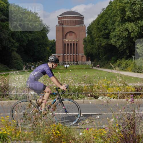 14.09.2025 - Stadtparktriathlon Michael Burmester http://msf.ph/oto/8904393 14.09.2025 11:21:14 Radfahren 822, 827, 1012 meine-sportfotos.de