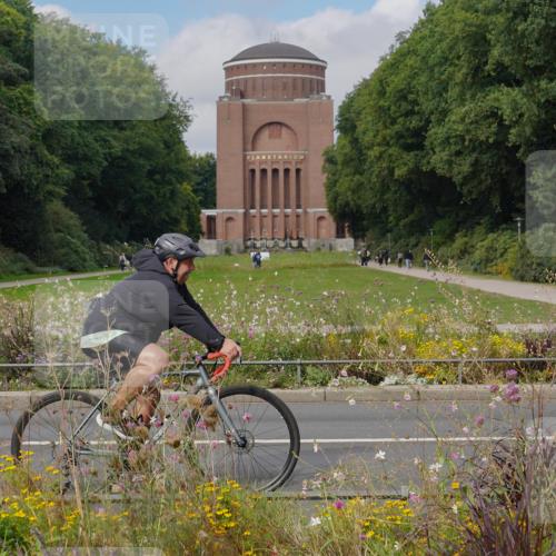 14.09.2025 - Stadtparktriathlon Michael Burmester http://msf.ph/oto/8904417 14.09.2025 11:22:40 Radfahren 857, 870, 875, 892, 957, 958, 998 meine-sportfotos.de