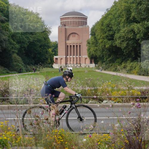 14.09.2025 - Stadtparktriathlon Michael Burmester http://msf.ph/oto/8904632 14.09.2025 11:36:05 Radfahren 925, 944, 1009, 1092, 1113 meine-sportfotos.de