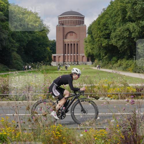 14.09.2025 - Stadtparktriathlon Michael Burmester http://msf.ph/oto/8904664 14.09.2025 11:38:01 Radfahren 963, 987, 1033, 1064, 1080, 1102 meine-sportfotos.de