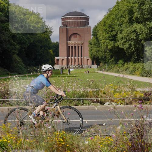14.09.2025 - Stadtparktriathlon Michael Burmester http://msf.ph/oto/8904707 14.09.2025 11:40:03 Radfahren 822, 945, 1053, 1056, 1060 meine-sportfotos.de