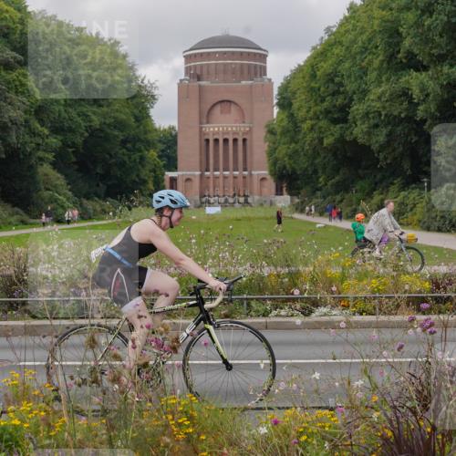 14.09.2025 - Stadtparktriathlon Michael Burmester http://msf.ph/oto/8904915 14.09.2025 11:51:04 Radfahren 926, 936, 1000, 1027, 1059, 1097 meine-sportfotos.de