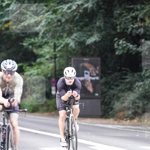 14.09.2025 - Stadtparktriathlon Michael Burmester http://msf.ph/oto/8906030 14.09.2025 09:04:20 Radfahren 303, 332, 338, 369, 372 meine-sportfotos.de