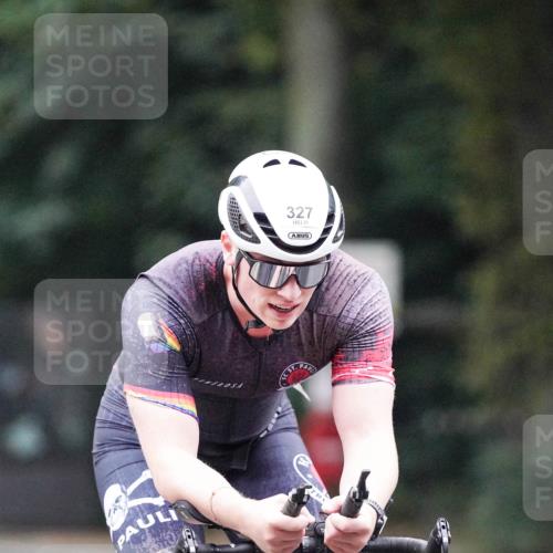 14.09.2025 - Stadtparktriathlon Michael Burmester http://msf.ph/oto/8906142 14.09.2025 09:05:47 Radfahren 317, 327, 330 meine-sportfotos.de