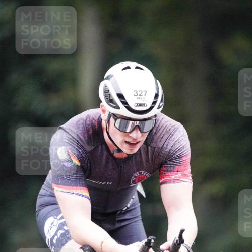 14.09.2025 - Stadtparktriathlon Michael Burmester http://msf.ph/oto/8906143 14.09.2025 09:05:47 Radfahren 317, 327, 330 meine-sportfotos.de