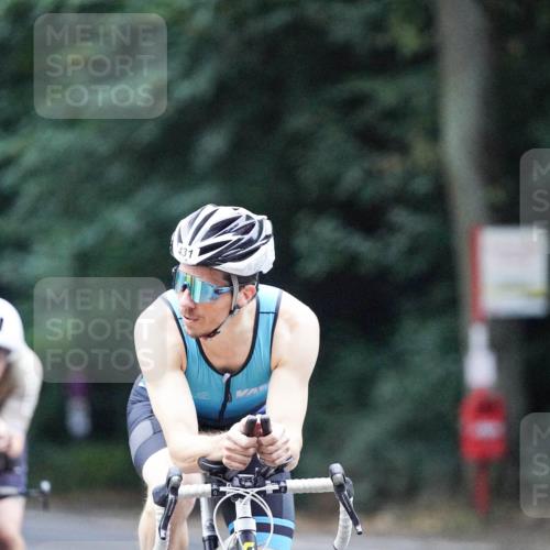 14.09.2025 - Stadtparktriathlon Michael Burmester http://msf.ph/oto/8906180 14.09.2025 09:06:11 Radfahren 335, 359, 431 meine-sportfotos.de