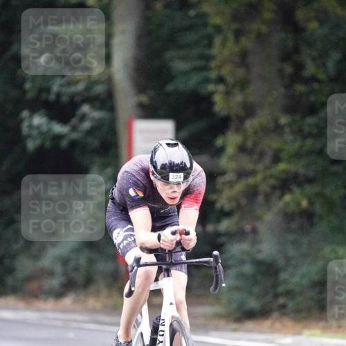 14.09.2025 - Stadtparktriathlon Michael Burmester http://msf.ph/oto/8906281 14.09.2025 09:07:50 Radfahren 324, 368, 380, 401, 404 meine-sportfotos.de