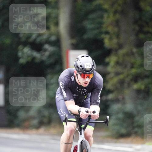 14.09.2025 - Stadtparktriathlon Michael Burmester http://msf.ph/oto/8906303 14.09.2025 09:08:13 Radfahren 333, 366, 377 meine-sportfotos.de