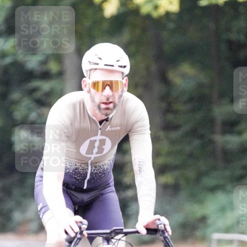14.09.2025 - Stadtparktriathlon Michael Burmester http://msf.ph/oto/8906378 14.09.2025 09:08:44 Radfahren 318, 326, 339, 340, 342, 345, 347, 365, 370, 383, 392, 410, 418, 437 meine-sportfotos.de