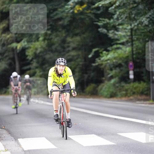 14.09.2025 - Stadtparktriathlon Michael Burmester http://msf.ph/oto/8906538 14.09.2025 09:10:31 Radfahren 303, 325, 372, 420 meine-sportfotos.de