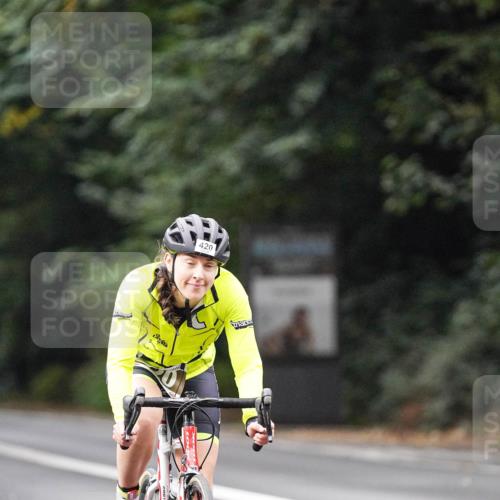 14.09.2025 - Stadtparktriathlon Michael Burmester http://msf.ph/oto/8906544 14.09.2025 09:10:32 Radfahren 303, 325, 372, 420 meine-sportfotos.de