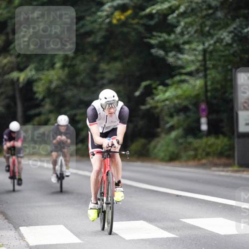 14.09.2025 - Stadtparktriathlon Michael Burmester http://msf.ph/oto/8906546 14.09.2025 09:10:33 Radfahren 303, 325, 372, 395, 420 meine-sportfotos.de