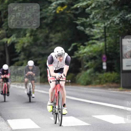 14.09.2025 - Stadtparktriathlon Michael Burmester http://msf.ph/oto/8906548 14.09.2025 09:10:33 Radfahren 303, 325, 372, 395, 420 meine-sportfotos.de