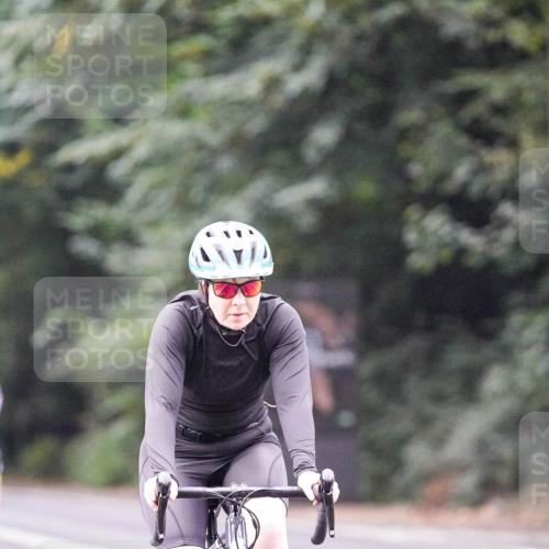 14.09.2025 - Stadtparktriathlon Michael Burmester http://msf.ph/oto/8906589 14.09.2025 09:10:51 Radfahren 302, 322, 382, 415, 421, 435 meine-sportfotos.de