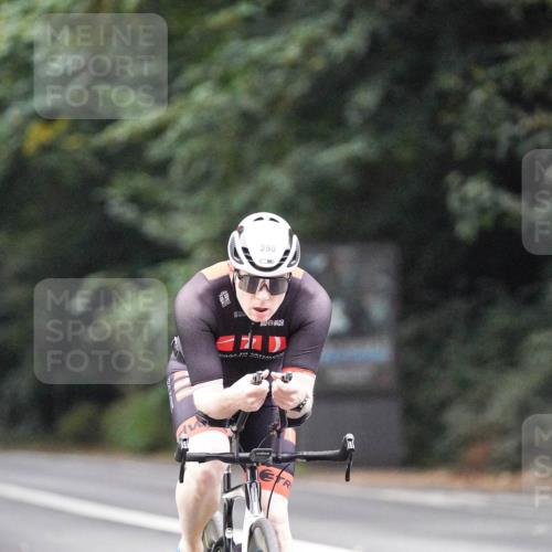 14.09.2025 - Stadtparktriathlon Michael Burmester http://msf.ph/oto/8907150 14.09.2025 09:16:57 Radfahren 350, 453 meine-sportfotos.de