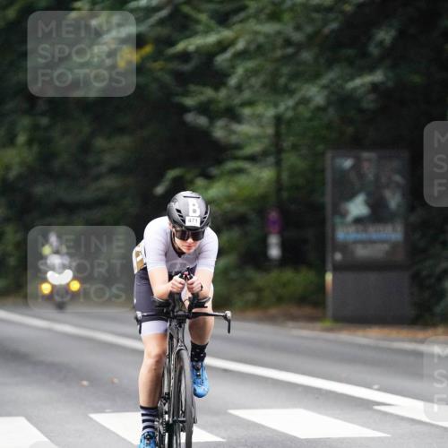 14.09.2025 - Stadtparktriathlon Michael Burmester http://msf.ph/oto/8907426 14.09.2025 09:19:17 Radfahren 304, 338, 397, 464, 471, 480 meine-sportfotos.de