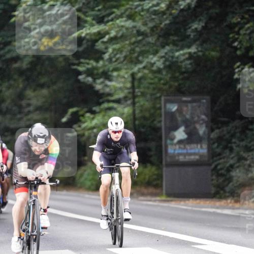 14.09.2025 - Stadtparktriathlon Michael Burmester http://msf.ph/oto/8907579 14.09.2025 09:20:30 Radfahren 301, 318, 326, 340, 345, 346, 347, 359, 363, 370, 371, 373, 381, 389, 419, 445 meine-sportfotos.de