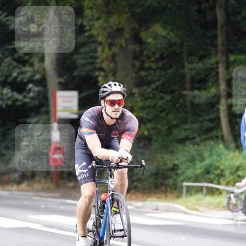 14.09.2025 - Stadtparktriathlon Michael Burmester http://msf.ph/oto/8907603 14.09.2025 09:20:35 Radfahren 301, 318, 326, 340, 345, 346, 347, 359, 363, 370, 373, 377, 381, 386, 389, 448 meine-sportfotos.de
