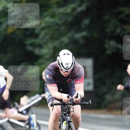 14.09.2025 - Stadtparktriathlon Michael Burmester http://msf.ph/oto/8907628 14.09.2025 09:20:47 Radfahren 327, 386 meine-sportfotos.de