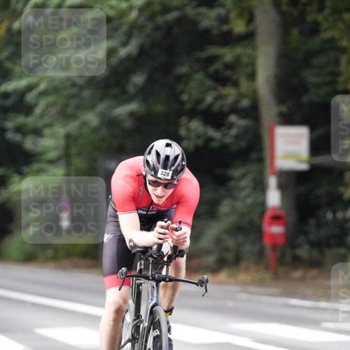 14.09.2025 - Stadtparktriathlon Michael Burmester http://msf.ph/oto/8907831 14.09.2025 09:22:45 Radfahren 328, 372, 406 meine-sportfotos.de