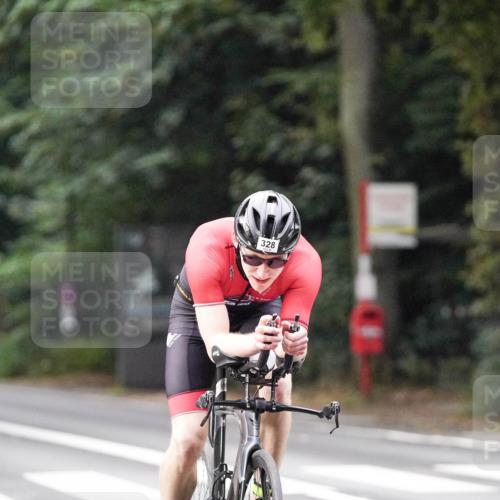 14.09.2025 - Stadtparktriathlon Michael Burmester http://msf.ph/oto/8907833 14.09.2025 09:22:46 Radfahren 328, 372, 406 meine-sportfotos.de