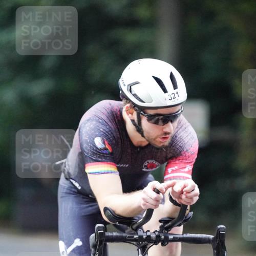 14.09.2025 - Stadtparktriathlon Michael Burmester http://msf.ph/oto/8907992 14.09.2025 09:24:41 Radfahren 321, 378, 405 meine-sportfotos.de