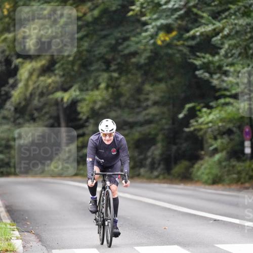 14.09.2025 - Stadtparktriathlon Michael Burmester http://msf.ph/oto/8908003 14.09.2025 09:24:57 Radfahren 332, 387, 440, 474 meine-sportfotos.de