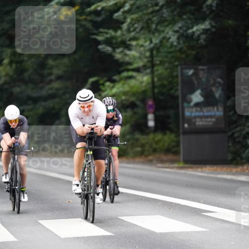 14.09.2025 - Stadtparktriathlon Michael Burmester http://msf.ph/oto/8908011 14.09.2025 09:25:17 Radfahren 322, 397, 468, 493, 502 meine-sportfotos.de