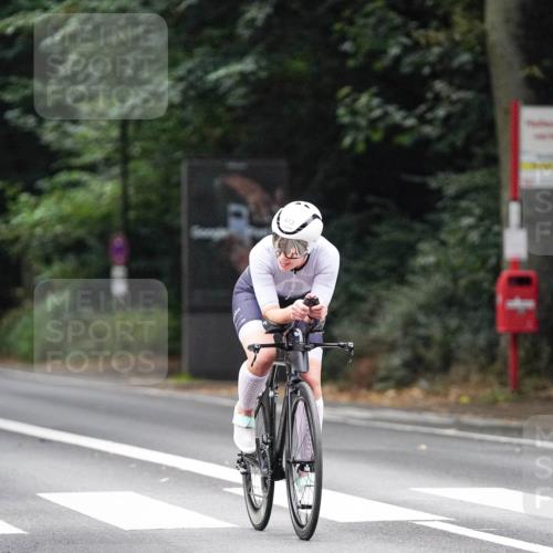 14.09.2025 - Stadtparktriathlon Michael Burmester http://msf.ph/oto/8908211 14.09.2025 09:27:29 Radfahren 346, 438, 467, 473 meine-sportfotos.de