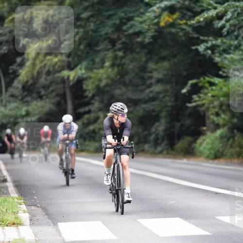 14.09.2025 - Stadtparktriathlon Michael Burmester http://msf.ph/oto/8908266 14.09.2025 09:28:12 Radfahren 383, 393, 498 meine-sportfotos.de