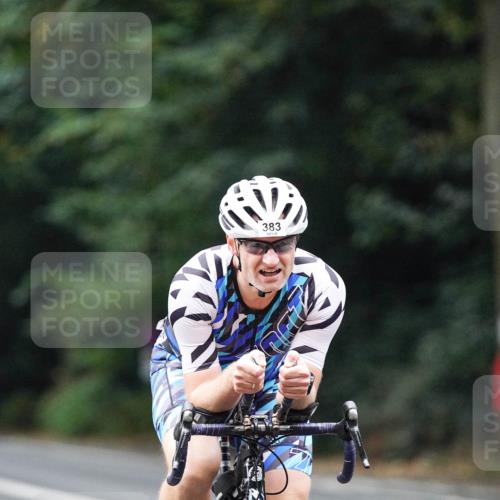 14.09.2025 - Stadtparktriathlon Michael Burmester http://msf.ph/oto/8908277 14.09.2025 09:28:16 Radfahren 327, 383, 393, 413, 448, 498 meine-sportfotos.de