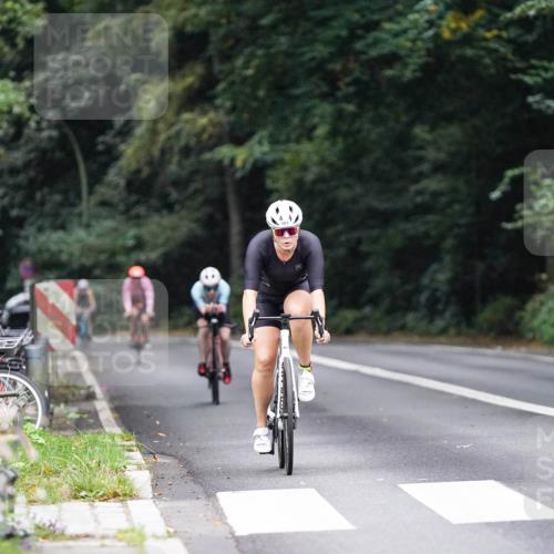 14.09.2025 - Stadtparktriathlon Michael Burmester http://msf.ph/oto/8908557 14.09.2025 09:36:57 Radfahren 484, 501 meine-sportfotos.de