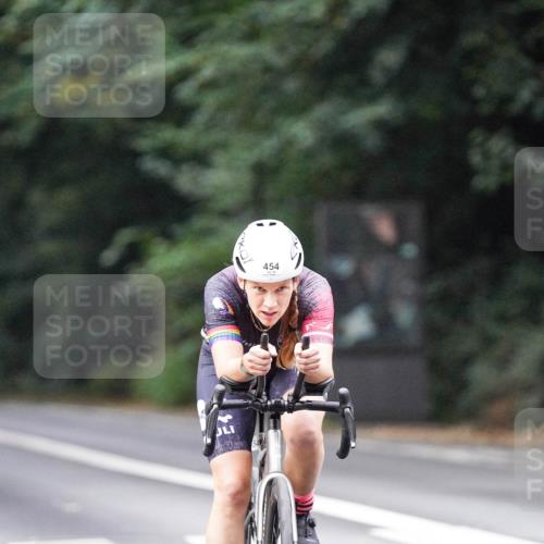 14.09.2025 - Stadtparktriathlon Michael Burmester http://msf.ph/oto/8908686 14.09.2025 09:40:14 Radfahren 454, 464, 473, 481, 482 meine-sportfotos.de