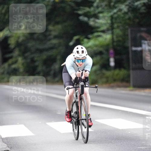 14.09.2025 - Stadtparktriathlon Michael Burmester http://msf.ph/oto/8908792 14.09.2025 09:43:59 Radfahren 484, 501 meine-sportfotos.de