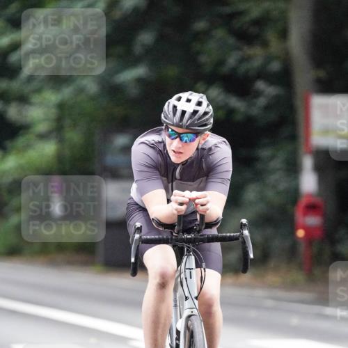 14.09.2025 - Stadtparktriathlon Michael Burmester http://msf.ph/oto/8908832 14.09.2025 09:47:25 Radfahren 443, 447, 454, 486, 495, 575 meine-sportfotos.de