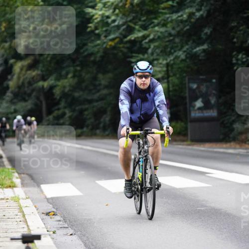 14.09.2025 - Stadtparktriathlon Michael Burmester http://msf.ph/oto/8908911 14.09.2025 09:50:54 Radfahren 504, 563, 594, 604, 610 meine-sportfotos.de