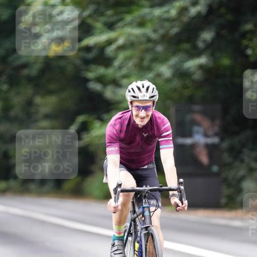 14.09.2025 - Stadtparktriathlon Michael Burmester http://msf.ph/oto/8908985 14.09.2025 09:53:17 Radfahren 550, 591, 609, 614, 618 meine-sportfotos.de