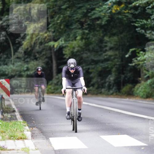 14.09.2025 - Stadtparktriathlon Michael Burmester http://msf.ph/oto/8909044 14.09.2025 09:54:49 Radfahren 561, 567, 595 meine-sportfotos.de