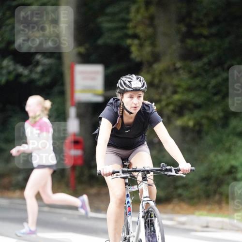 14.09.2025 - Stadtparktriathlon Michael Burmester http://msf.ph/oto/8909085 14.09.2025 09:55:32 Radfahren 450, 546, 557 meine-sportfotos.de