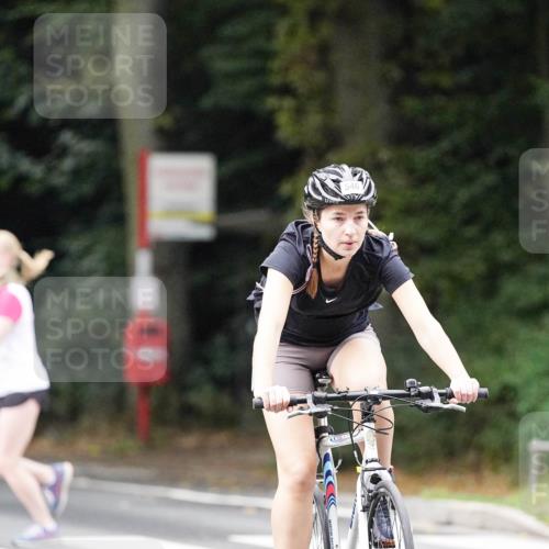 14.09.2025 - Stadtparktriathlon Michael Burmester http://msf.ph/oto/8909086 14.09.2025 09:55:33 Radfahren 450, 546, 557 meine-sportfotos.de