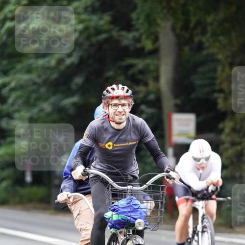 14.09.2025 - Stadtparktriathlon Michael Burmester http://msf.ph/oto/8909149 14.09.2025 09:57:19 Radfahren 446, 542, 562, 588, 594, 597, 605 meine-sportfotos.de
