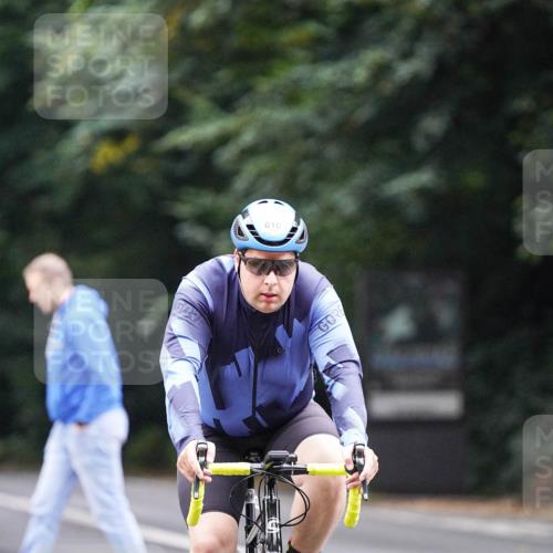 14.09.2025 - Stadtparktriathlon Michael Burmester http://msf.ph/oto/8909163 14.09.2025 09:58:13 Radfahren 610 meine-sportfotos.de