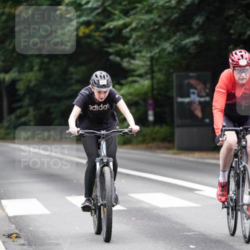 14.09.2025 - Stadtparktriathlon Michael Burmester http://msf.ph/oto/8909232 14.09.2025 10:01:08 Radfahren 528, 533, 550, 575, 606, 614, 616, 620 meine-sportfotos.de