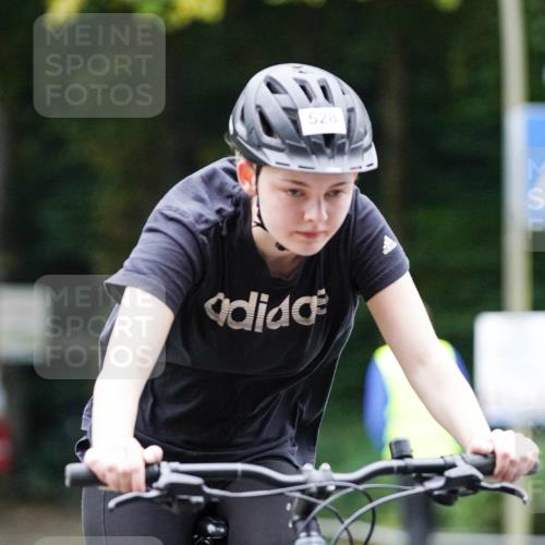 14.09.2025 - Stadtparktriathlon Michael Burmester http://msf.ph/oto/8909236 14.09.2025 10:01:10 Radfahren 528, 550, 575, 606, 614, 616, 620 meine-sportfotos.de