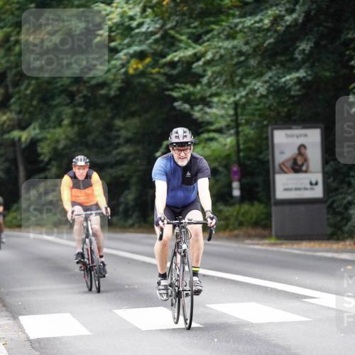 14.09.2025 - Stadtparktriathlon Michael Burmester http://msf.ph/oto/8909247 14.09.2025 10:01:23 Radfahren 554, 585, 587, 607, 609 meine-sportfotos.de