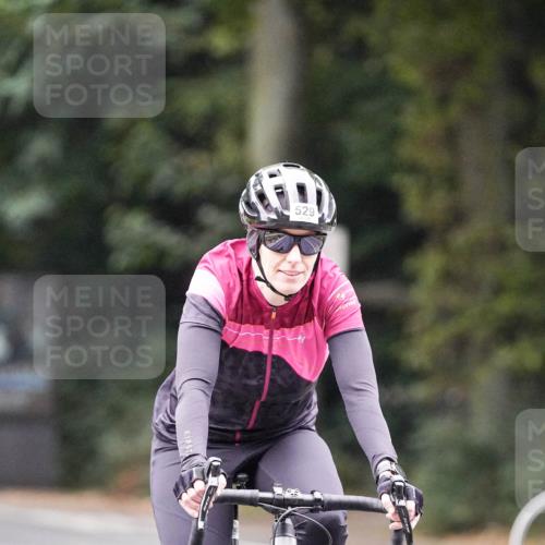 14.09.2025 - Stadtparktriathlon Michael Burmester http://msf.ph/oto/8909275 14.09.2025 10:02:10 Radfahren 525, 529, 551 meine-sportfotos.de