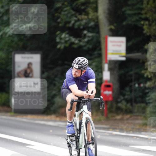 14.09.2025 - Stadtparktriathlon Michael Burmester http://msf.ph/oto/8909307 14.09.2025 10:03:14 Radfahren 532, 564, 597 meine-sportfotos.de