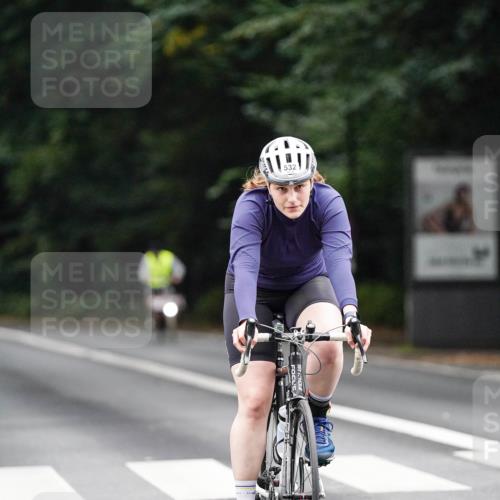 14.09.2025 - Stadtparktriathlon Michael Burmester http://msf.ph/oto/8909308 14.09.2025 10:03:15 Radfahren 532, 564, 597 meine-sportfotos.de