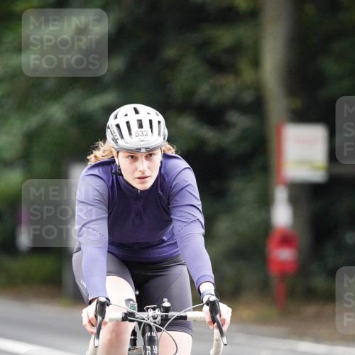 14.09.2025 - Stadtparktriathlon Michael Burmester http://msf.ph/oto/8909309 14.09.2025 10:03:16 Radfahren 532, 564, 597 meine-sportfotos.de