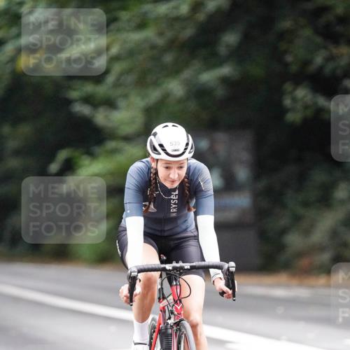 14.09.2025 - Stadtparktriathlon Michael Burmester http://msf.ph/oto/8909330 14.09.2025 10:03:48 Radfahren 509, 539, 594 meine-sportfotos.de